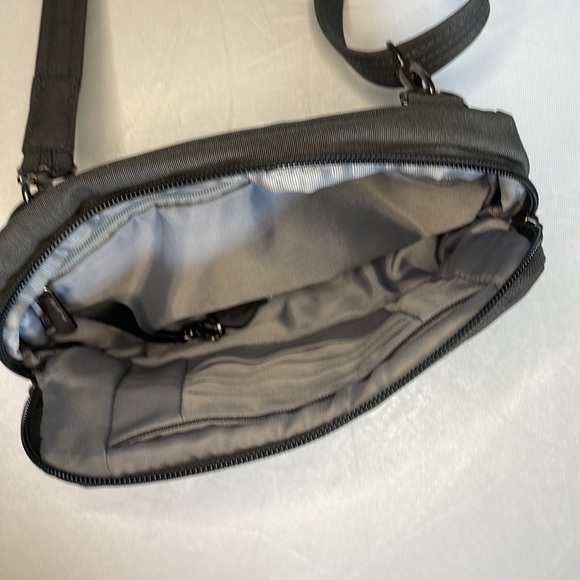 Travelon Anti-Theft Metro Convertible Small Crossbody Belt bag - Picture 15 of 15